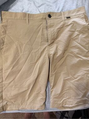 Hurley Men's Shorts in Tan and Black Waistband